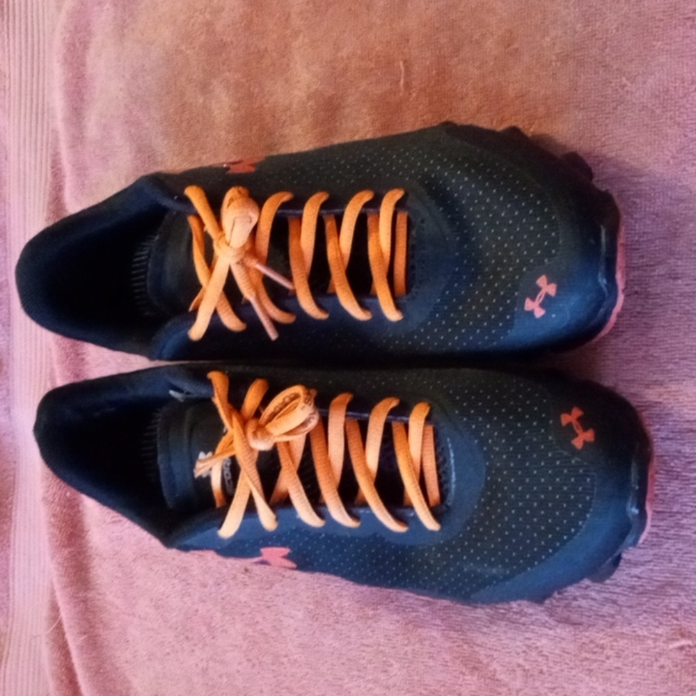 UNDER ARMOUR.